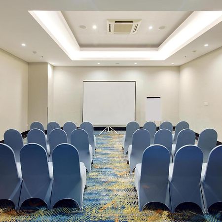 Aston Inn Pantai Losari ماكاسار المظهر الخارجي الصورة