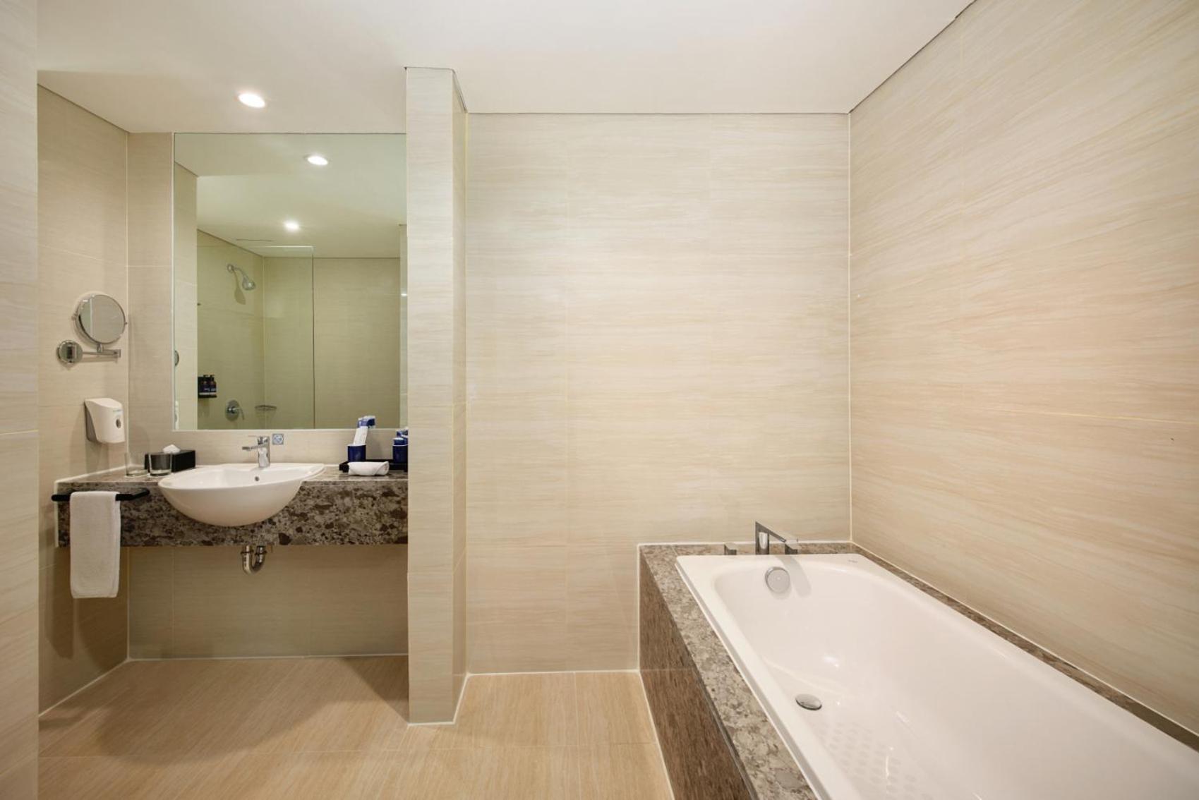 Aston Inn Pantai Losari ماكاسار المظهر الخارجي الصورة