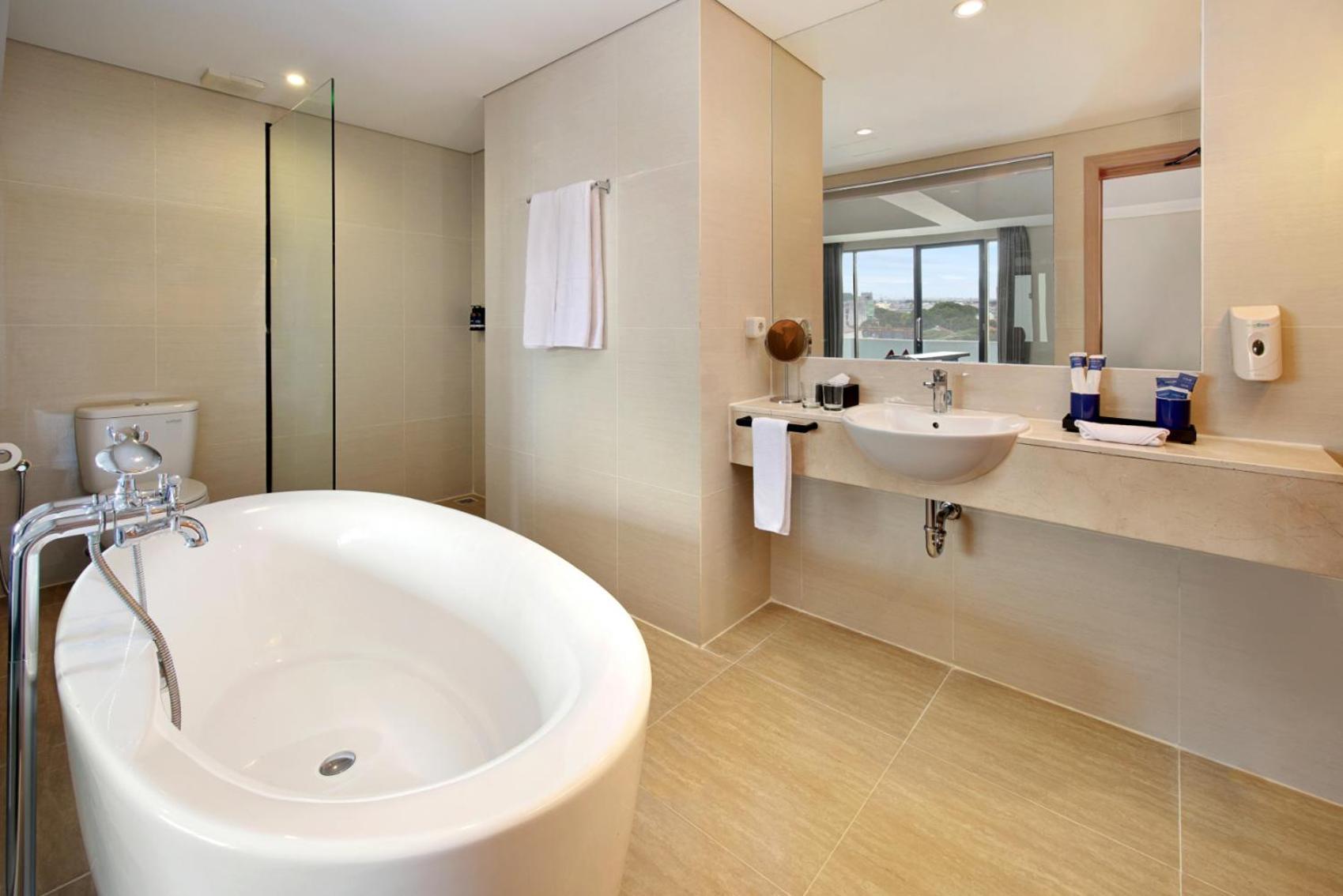 Aston Inn Pantai Losari ماكاسار المظهر الخارجي الصورة