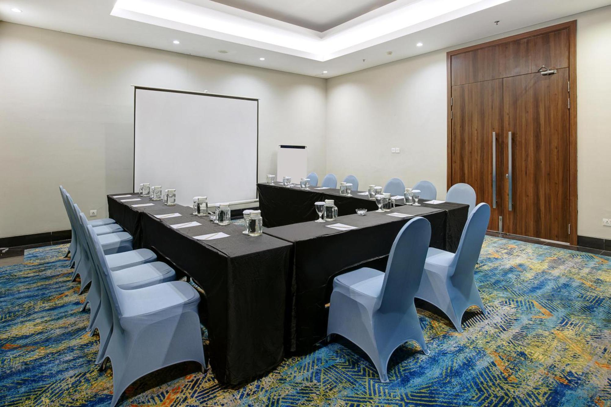 Aston Inn Pantai Losari ماكاسار المظهر الخارجي الصورة